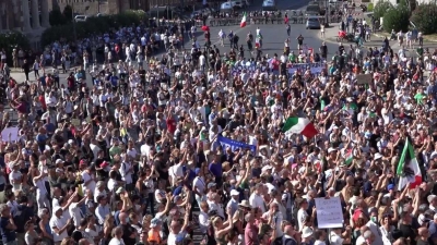 En Roma manifestantes salen a las calles en contra del uso de cubrebocas y vacunas