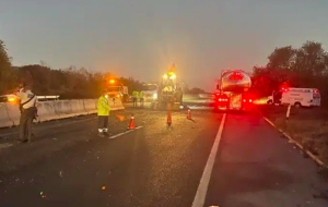 Resulta ileso el conductor de un trailer tras accidentarse en Kil&oacute;metro 43 de la autopista Mazatl&aacute;n-Culiac&aacute;n