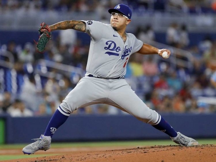 Julio Ur&iacute;as llega a 14 victorias en triunfo de Dodgers