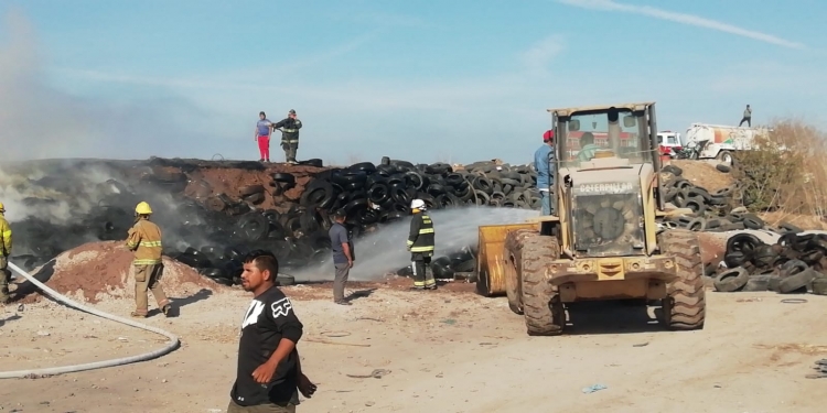 ¡Arrecian incendios! Se queman basurón de Culiacán y planta recicladora en Guamúchil