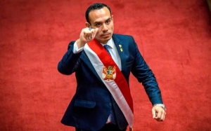 El Congreso de Per&uacute; destituye al presidente 'de facto' Jos&eacute; Jer&iacute;