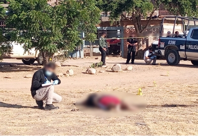 Abandonan cuerpo de un hombre asesinado en una cancha de basquetbol, en Culiac&aacute;n