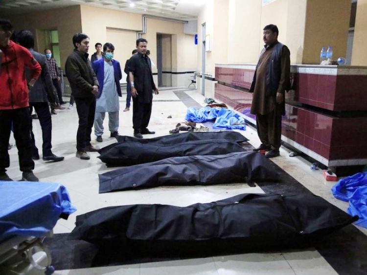 Atentado suicida en colegio de Afganistán deja al menos 18 muertos