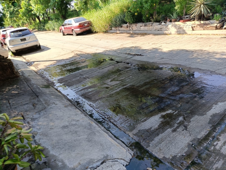 Vecinos se enferman por aguas negras; JAPAC no resuelve