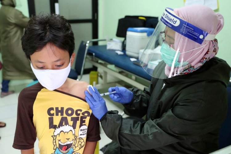 China, primer país que vacunará a niños pequeños contra covid-19