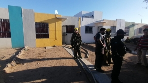 Dos mujeres adultas y una beb&eacute; resultaron ilesas luego de que su casa ubicada en el fraccionamiento Alturas del Sur fue incendiada