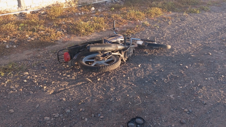 Motociclista muere en choque contra tractor, en Guasave