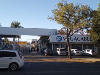 Asaltantes intentan llevarse cajero automático de empresa de servicio de cable y telefonía, en Culiacán