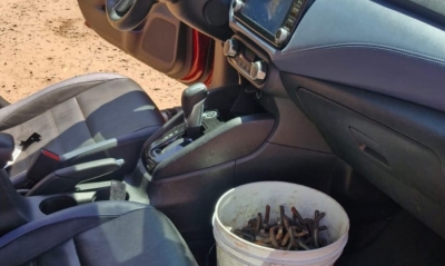 En Culiac&aacute;n, el Grupo Interinstitucional detiene a un civil armado y asegura un veh&iacute;culo con ponchallantas
