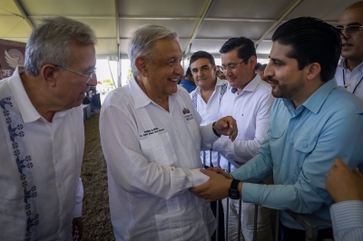 AMLO y Rocha Moya se re&uacute;nen en mazatl&aacute;n para supervisar el Programa de Internet para Todos