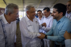 AMLO y Rocha Moya se re&uacute;nen en mazatl&aacute;n para supervisar el Programa de Internet para Todos