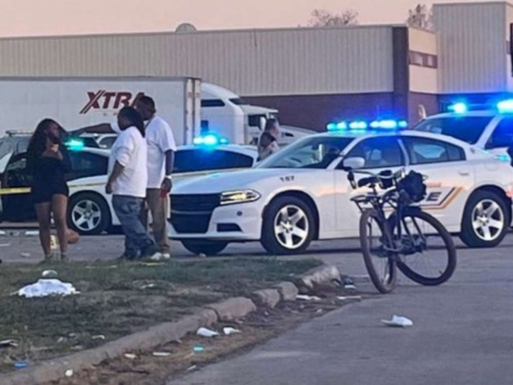 Reportan un muerto en tiroteo en exhibición de autos en Arkansas