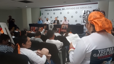 Con l&aacute;grimas y dolor madres de desaparecidos imploran justicia en la Fiscal&iacute;a