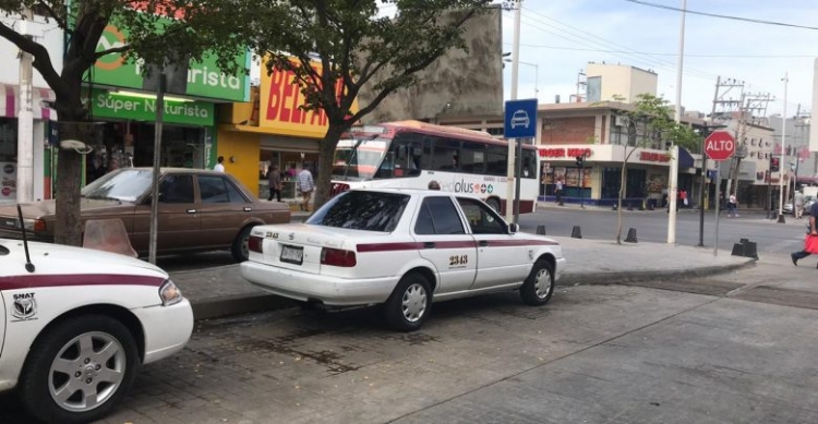 Cae 50 por ciento la demanda de taxis de sitio ante el embate de Uber y las otras plataformas digitales