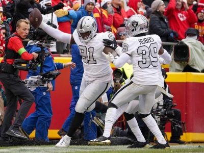 Raiders ganan 20-14 y amargan el festejo navide&ntilde;o a los campeones Chiefs