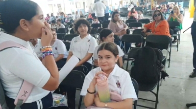 Geovanna retoma sus clases de primaria, quiere ser cirujana de grande