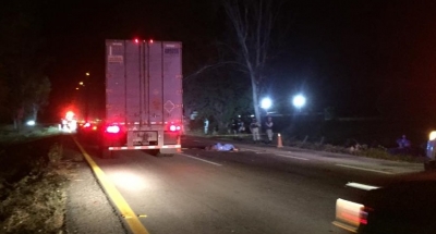 Muere una mujer y otra resulta lesionada tras chocar en su moto con un auto en la carretera Culiac&aacute;n-Mazatl&aacute;n