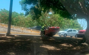 Aparatosa carambola sobre el malec&oacute;n nuevo, en Culiac&aacute;n