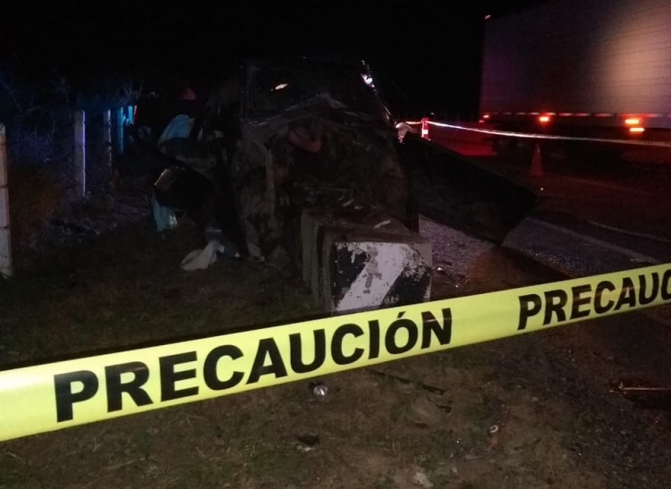 Choque de camioneta deja 4 muertos en Angostura
