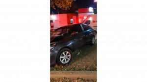Un hombre result&oacute; herido tras impactarse contra una camioneta, en el sector Humaya