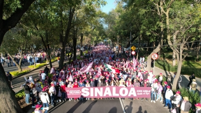 Asisten m&aacute;s de 10 mil sinaloenses para apoyar a AMLO en su 'Marcha del Pueblo'