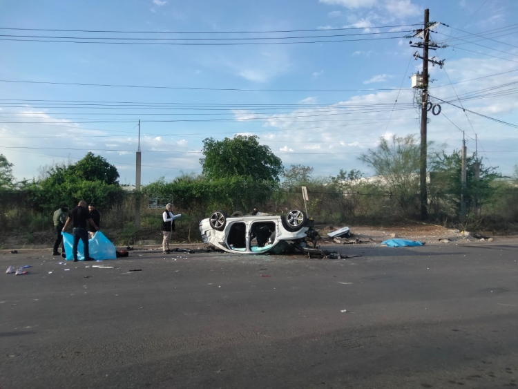 Muerte de dos jóvenes en volcadura mancha de rojo el alba de este sábado en Culiacán