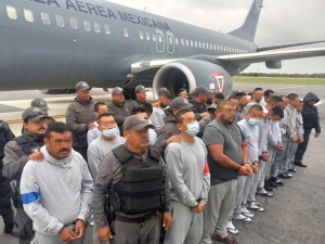 Sacan a 67 reos de alta peligrosidad de penales de Tamaulipas y los llevan a otros Estados