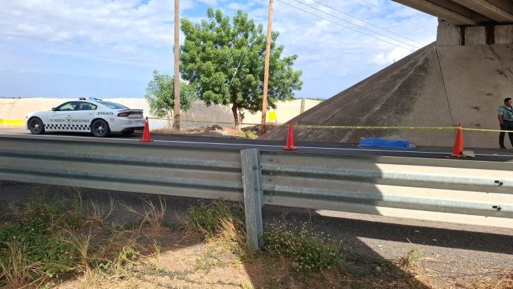 Localizan a un hombre asesinado a balazos y decapitado en la carretera hacia Costa Rica, al Sur de Culiac&aacute;n