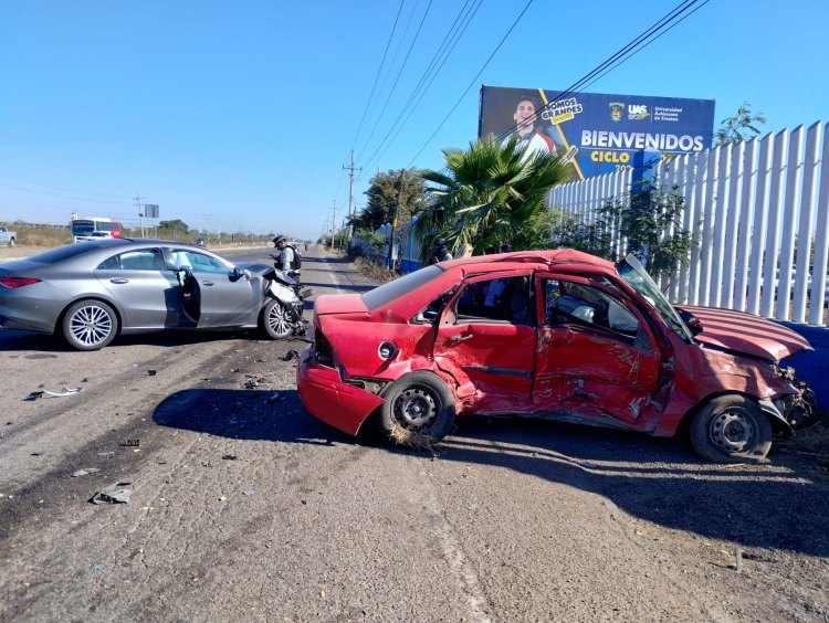 Tremendo choque en carretera Culiacán-Eldorado, en la entrada de la Facultad de Agronomía de la UAS, deja como saldo varios heridos