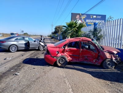 Tremendo choque en carretera Culiacán-Eldorado, en la entrada de la Facultad de Agronomía de la UAS, deja como saldo varios heridos