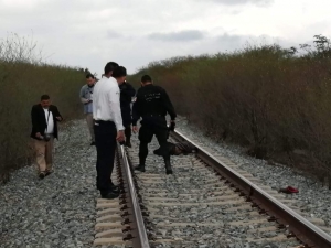 Localizan muerto a trampa sobre la vía del ferrocarril, en Salvador Alvarado