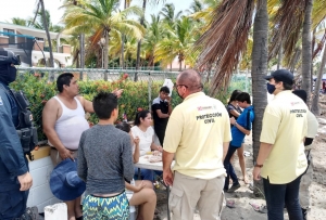 Policía Municipal y PC retiran a 350 personas de las playas de la zona residencial de Altata
