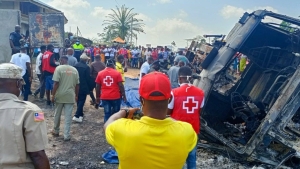 En Liberia, 40 personas que rapiñaban pipa de combustible mueren en explosión