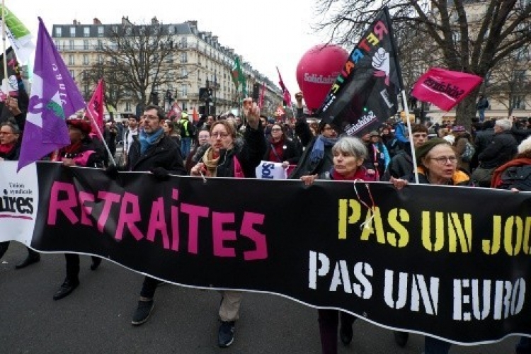 Sindicatos amenazan con "paralizar" Francia en marzo contra reforma de pensiones