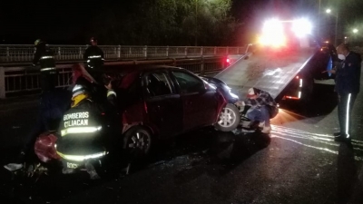 Tres personas resultan lesionadas en accidente automovil&iacute;stico sobre el puente Almada en Culiac&aacute;n
