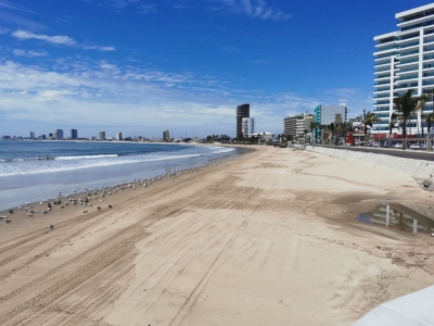 Playas lucen solas en Semana Santa en Mazatlán