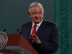 AMLO descarta confrontaci&oacute;n con EU por solicitud de que se retire el bloqueo a Cuba