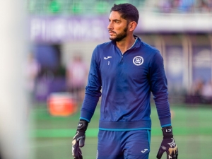 Jes&uacute;s Corona quiere retirarse en Cruz Azul