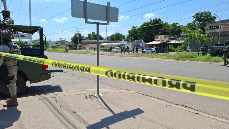Rescatan a escolta 'levantado' y abaten a un sicario, en el Fraccionamiento Villa Bonita, en Culiac&aacute;n
