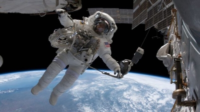 Astronautas regresan a la Tierra