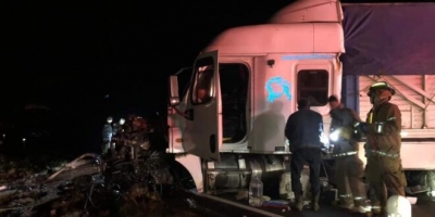 Un muerto y dos heridos deja choque de tr&aacute;ileres, en Salvador Alvarado