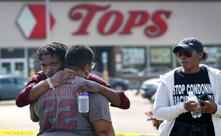 Atacante racista en Buffalo planeaba continuar matando tras tirotear súper mercado