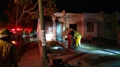 Incendio arrasa con todo dentro de una vivienda de Alturas de Sur, Culiacán