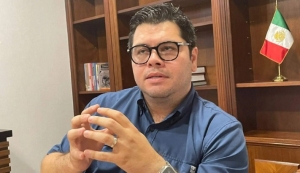 Le roban vehículo oficial de Gobierno al Secretario de Obras Públicas de Sinaloa, Raúl Montero, el fin de semana
