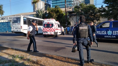 Siete pasajeros heridos en choque de cami&oacute;n de la ruta Peni-Centro, en Culiac&aacute;n