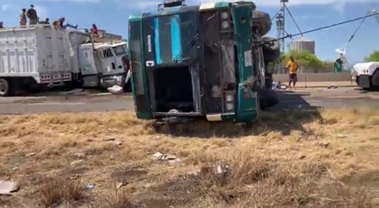 Volcadura de autobús en Los Mochis deja saldo de 9 pasajeros heridos