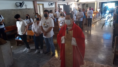 Con pronto pago y obras celebran constructores el D&iacute;a de la Santa Cruz