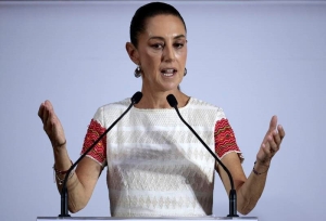 Sheinbaum &lsquo;tropieza&rsquo; en Baja California Sur: &iquest;Qu&eacute; dijo del Presidente L&oacute;pez Obrador y c&oacute;mo lo corrigi&oacute;?