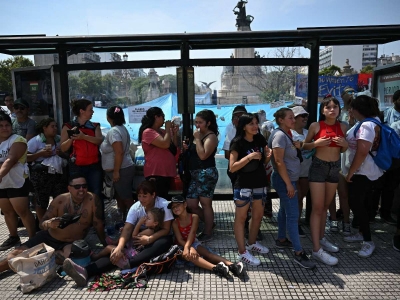 Apag&oacute;n masivo en Argentina deja trenes sin funcionar y casi medio pa&iacute;s sin luz