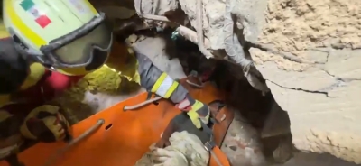 Rescatistas del Ej&eacute;rcito mexicano localizaron con vida a un ni&ntilde;o atrapado entre las ruinas de Venezuela